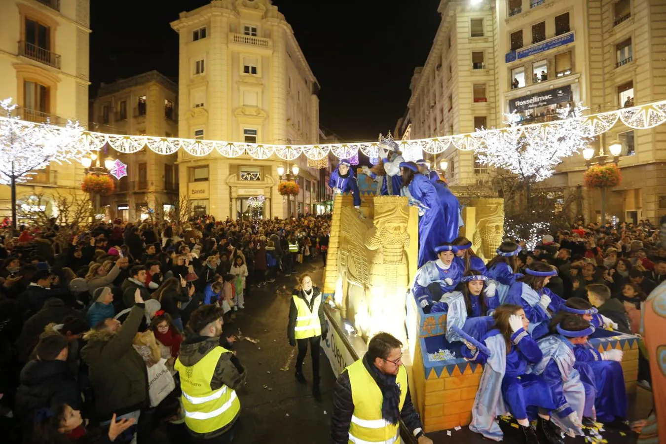 Fotos: La cabalgata de los Reyes Magos sale a las calles de Granada