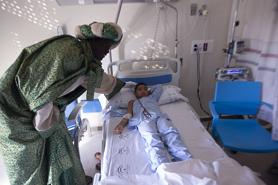 Melchor, Gaspar y Baltasar han hecho una parada en Pediatría antes de recorrer La Herradura