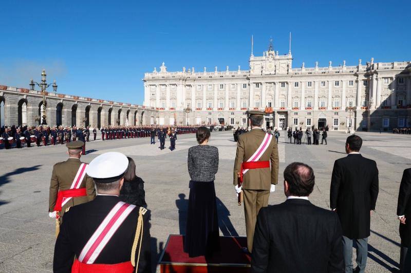 Los Reyes de España, Felipe VI y doña Letizia, presidieron la tradicional Pascua Militar junto a los ministros de Defensa y del Interior, Margarita Robles y Fernando Grande-Marlaska