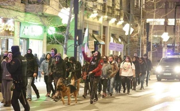 Marcha antifascista en el centro de Granada