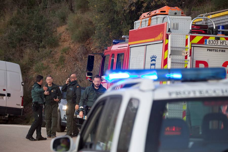 El pequeño cayó por un pozo de minúscula entrada y todavía no han logrado dar con él