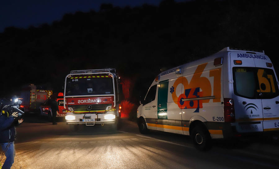 El pequeño cayó por un pozo de minúscula entrada y todavía no han logrado dar con él