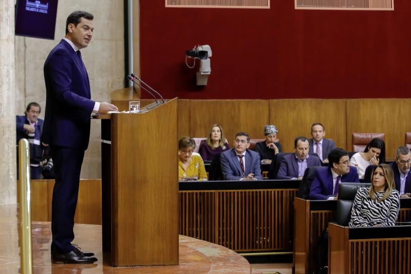 El líder del PP andaluz protagoniza el acto de investidura en el Parlamento