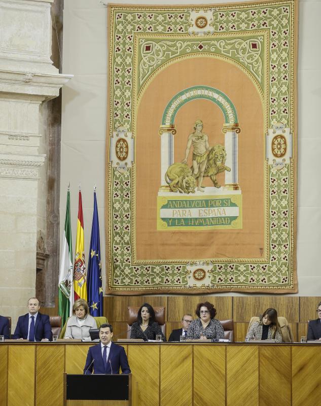 El líder del PP andaluz protagoniza el acto de investidura en el Parlamento