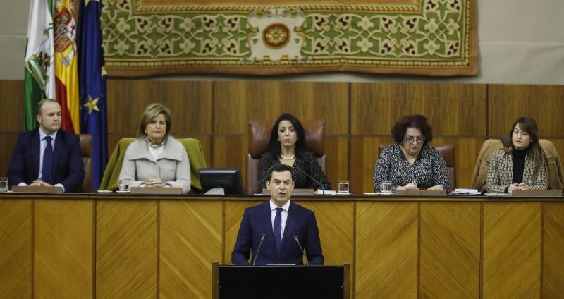 El líder del PP andaluz protagoniza el acto de investidura en el Parlamento