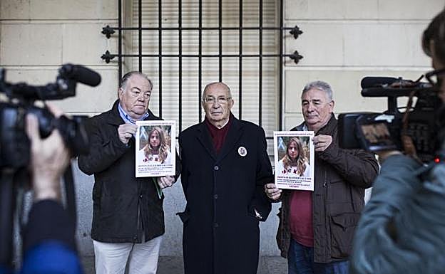 El abuelo de Marta del Castillo, José Antonio Casanueva, ha entregado un escrito al fiscal jefe de Sevilla solicitando la repetición del juicio. 