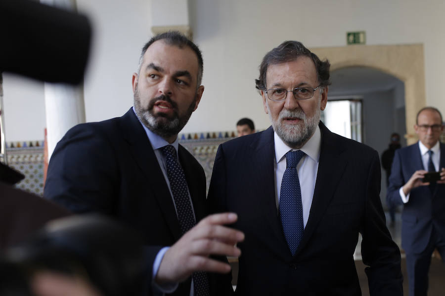 El líder de los populares andaluces jura el cargo como presidente de la Junta en un acto multitudinario arropado por Casado y Rajoy