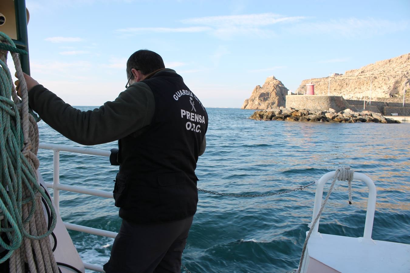 Junto a Salvamento Marítimo efectúa el primer test en Almería de un supuesto auxilio a un inmigrante caído al mar