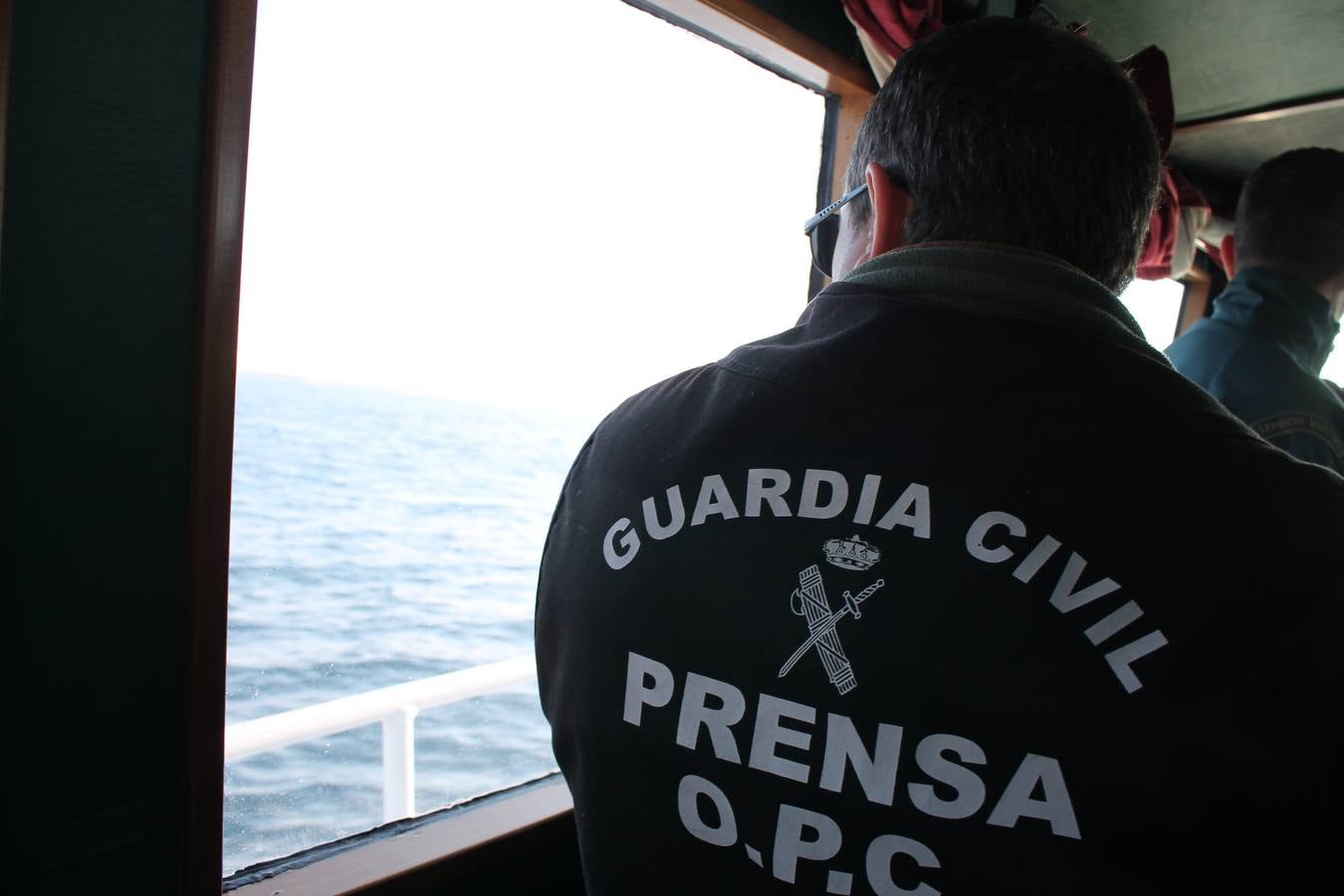 Junto a Salvamento Marítimo efectúa el primer test en Almería de un supuesto auxilio a un inmigrante caído al mar