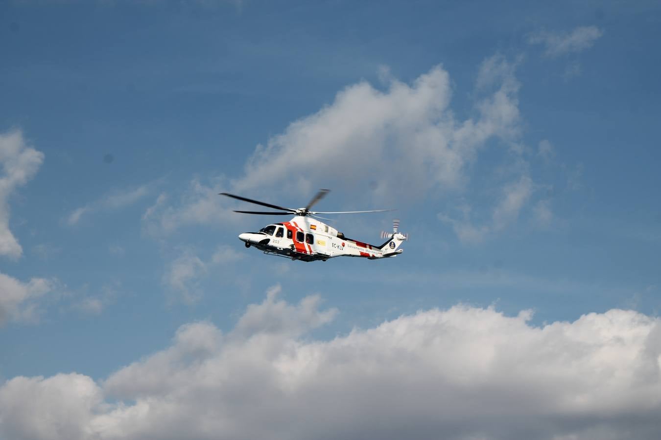 Junto a Salvamento Marítimo efectúa el primer test en Almería de un supuesto auxilio a un inmigrante caído al mar