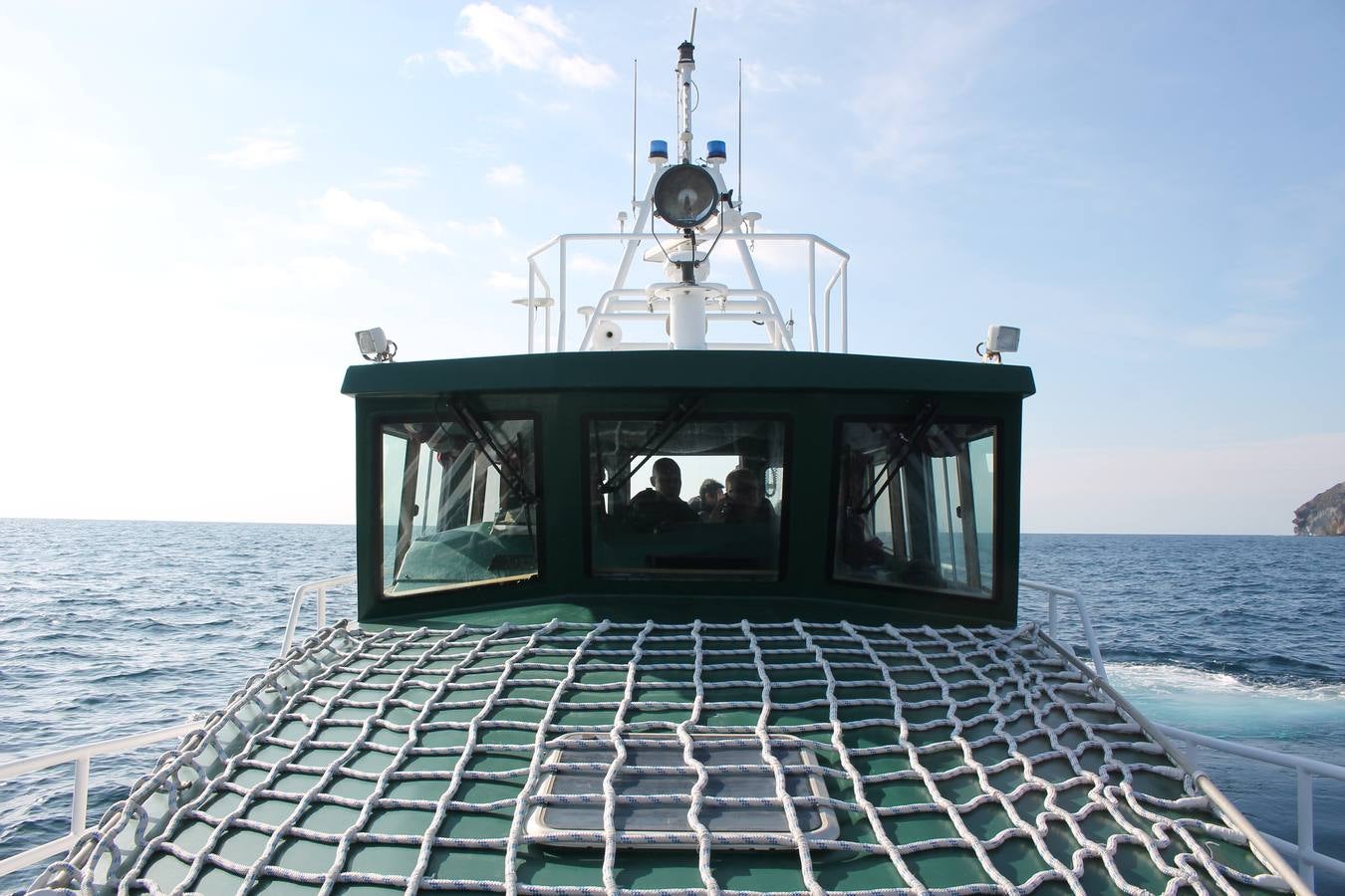 Junto a Salvamento Marítimo efectúa el primer test en Almería de un supuesto auxilio a un inmigrante caído al mar