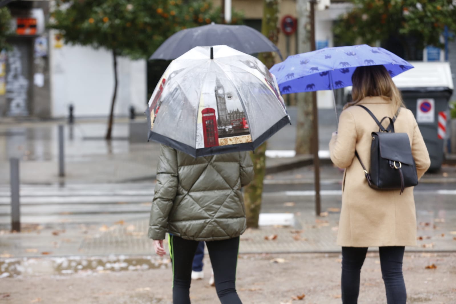 Regresan los paraguas a las calles de la capital en una imagen que no se vía desde el pasado 13 de diciembre