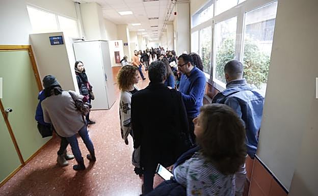 Oposiciones UGR | Publicadas las respuestas del examen de auxiliar administrativo: comprueba cuántas acertaste