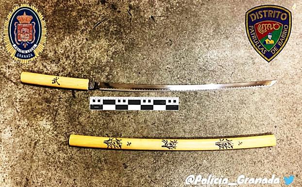 'Cazan' a un hombre con una catana en pleno centro de Granada