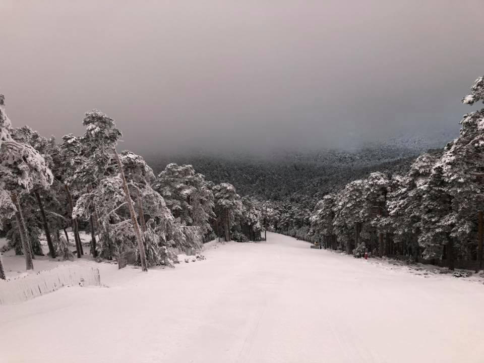 La pista El Bosque, cubierta de niebla
