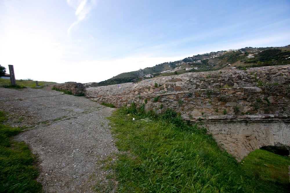 En la provincia hay contabilizados 102 expedientes con propuesta de sanción para los propietarios de pozos ilegales: 96 leves, cuatro menos graves y dos graves. Los graves conllevan sanciones que oscilan entre el medio millón de euros y el millón