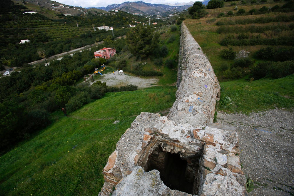 En la provincia hay contabilizados 102 expedientes con propuesta de sanción para los propietarios de pozos ilegales: 96 leves, cuatro menos graves y dos graves. Los graves conllevan sanciones que oscilan entre el medio millón de euros y el millón
