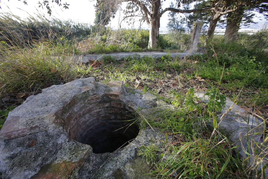 En la provincia hay contabilizados 102 expedientes con propuesta de sanción para los propietarios de pozos ilegales: 96 leves, cuatro menos graves y dos graves. Los graves conllevan sanciones que oscilan entre el medio millón de euros y el millón