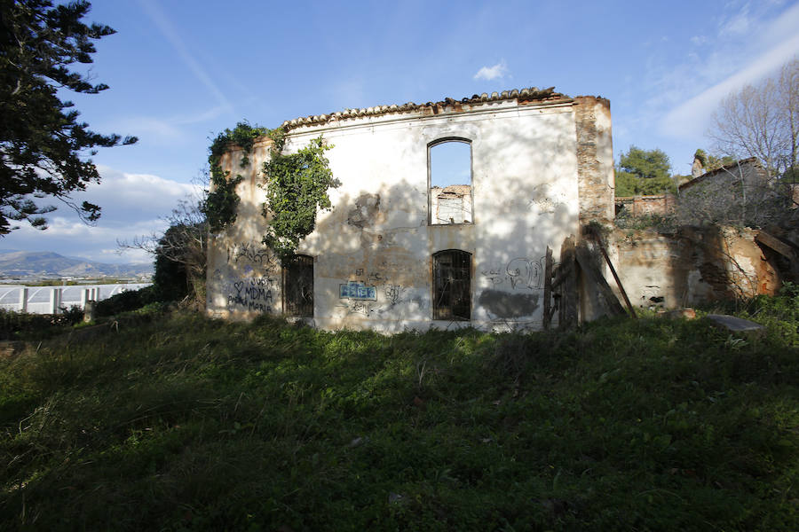 En la provincia hay contabilizados 102 expedientes con propuesta de sanción para los propietarios de pozos ilegales: 96 leves, cuatro menos graves y dos graves. Los graves conllevan sanciones que oscilan entre el medio millón de euros y el millón