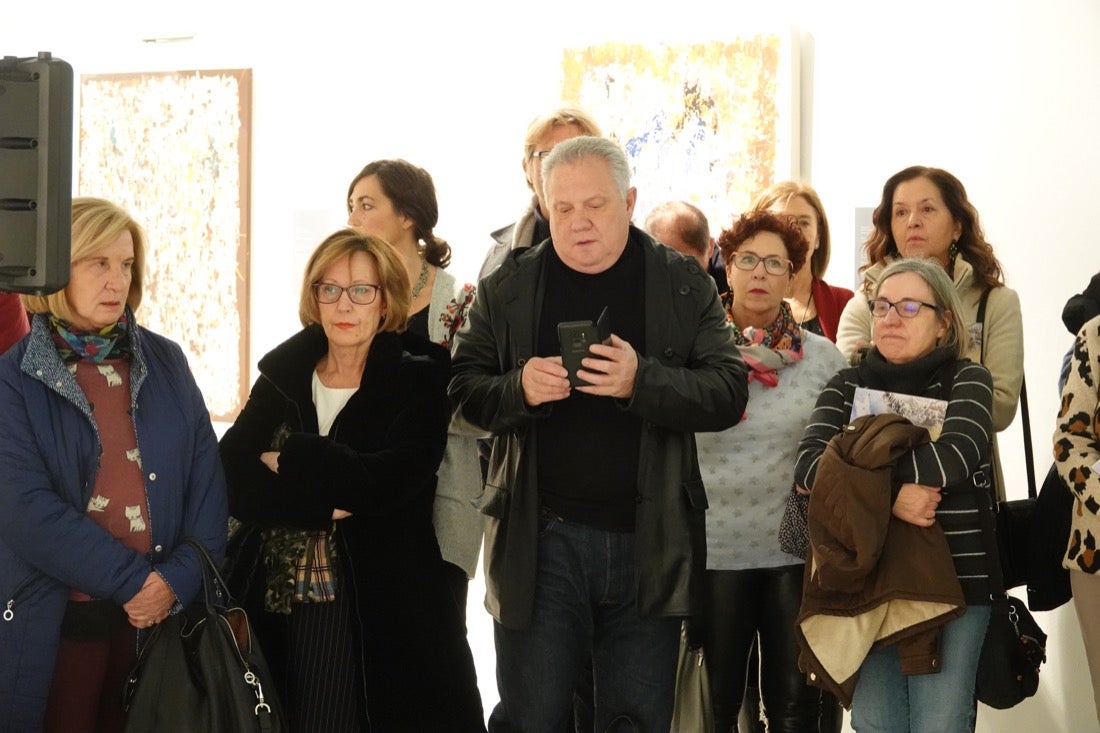 La Biblioteca de Andalucía acoge la exposición 'Palabras más allá del liezo', en la que tres pintores interpretan los textos de trece poetas andaluces de reconocido prestigio