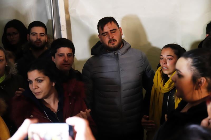 Los padres del pequeño Julen, que el pasado 13 de enero cayó en un pozo en Totalán (Málaga), han asistido este jueves en el pueblo a una vigilia convocada para rezar por su hijo