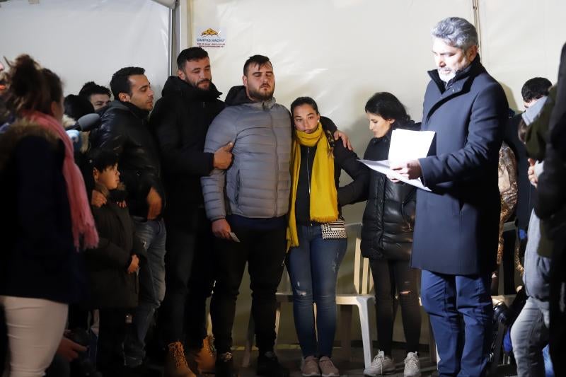 Los padres del pequeño Julen, que el pasado 13 de enero cayó en un pozo en Totalán (Málaga), han asistido este jueves en el pueblo a una vigilia convocada para rezar por su hijo