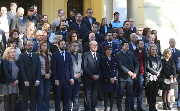 Minuto de silencio en el Ayuntamiento de Málaga este sábado.