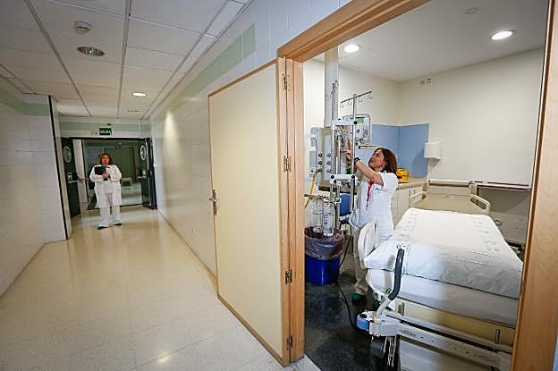 Acceso a uno de los box que se han adaptado para que los pacientes terminales puedan pasar con sus familiares sus últimos días.