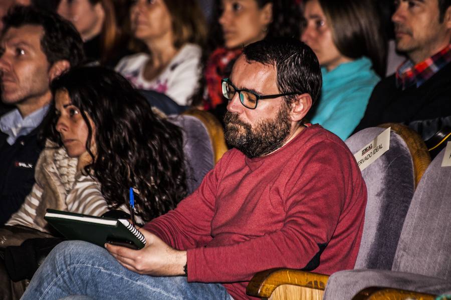 Emilio Calatayud ofreció ayer una conferencia en el Auditorio organizada por la Escuela de Padres de IDEAL