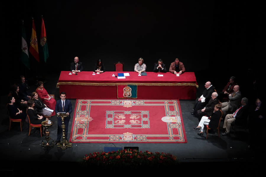 Fotos: El Ayuntamiento de Granada entrega sus honores y distinciones con la educación, la ciencia y la cultura como protagonistas
