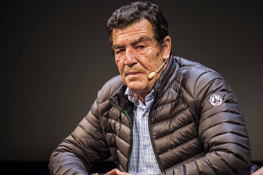 Emilio Calatayud ofreció ayer una conferencia en el Auditorio organizada por la Escuela de Padres de IDEAL