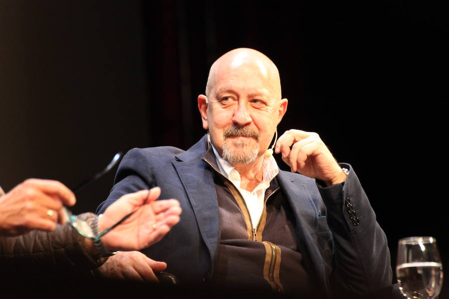 Emilio Calatayud ofreció ayer una conferencia en el Auditorio organizada por la Escuela de Padres de IDEAL