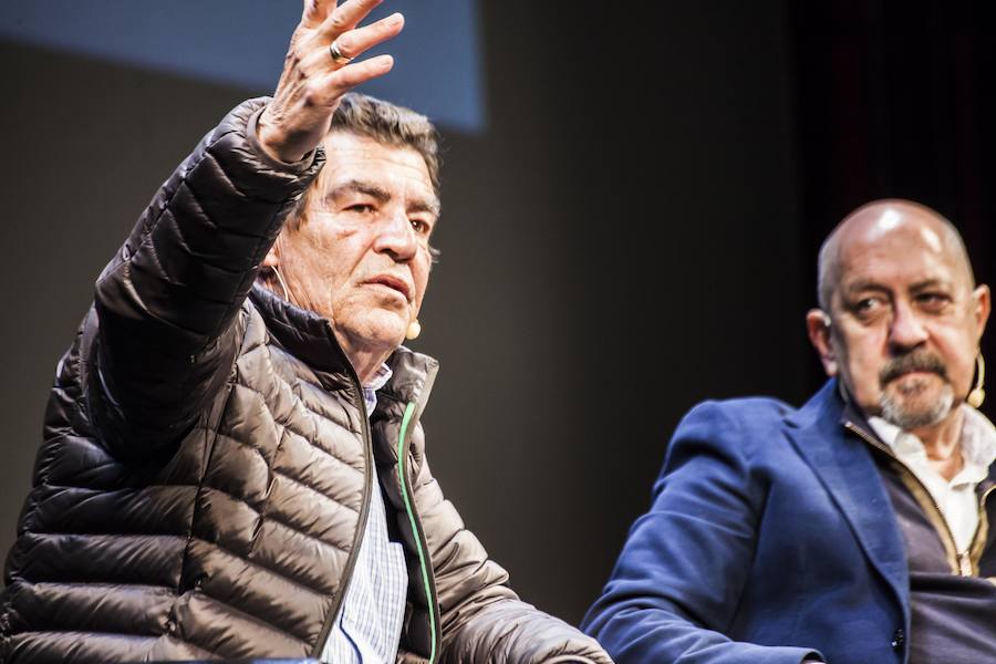 Emilio Calatayud ofreció ayer una conferencia en el Auditorio organizada por la Escuela de Padres de IDEAL