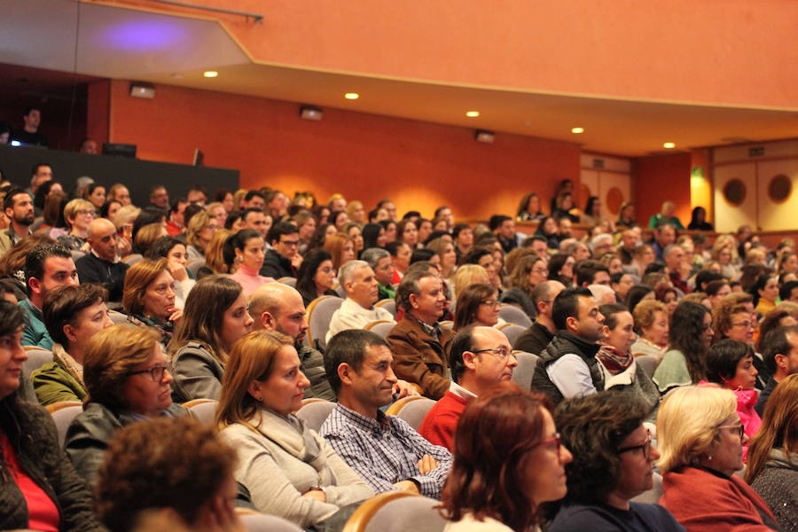 Emilio Calatayud ofreció ayer una conferencia en el Auditorio organizada por la Escuela de Padres de IDEAL
