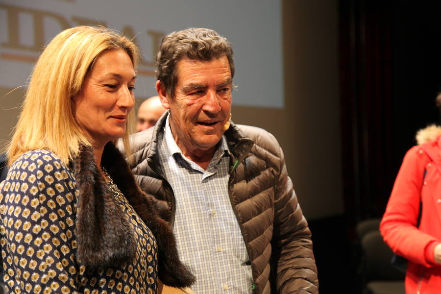 Emilio Calatayud ofreció ayer una conferencia en el Auditorio organizada por la Escuela de Padres de IDEAL