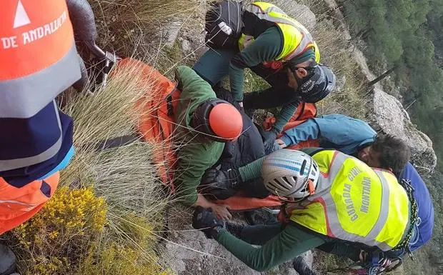 La Guardia Civil rescata a un escalador accidentado en Alfacar