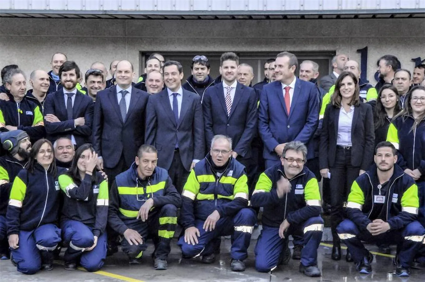 Ha visitado la nueva residencia del municipio, donde ha manifestado su compromiso con los mayores y ha destacado la necesidad de impulsar la gestión público-privada en proyectos de este tipo