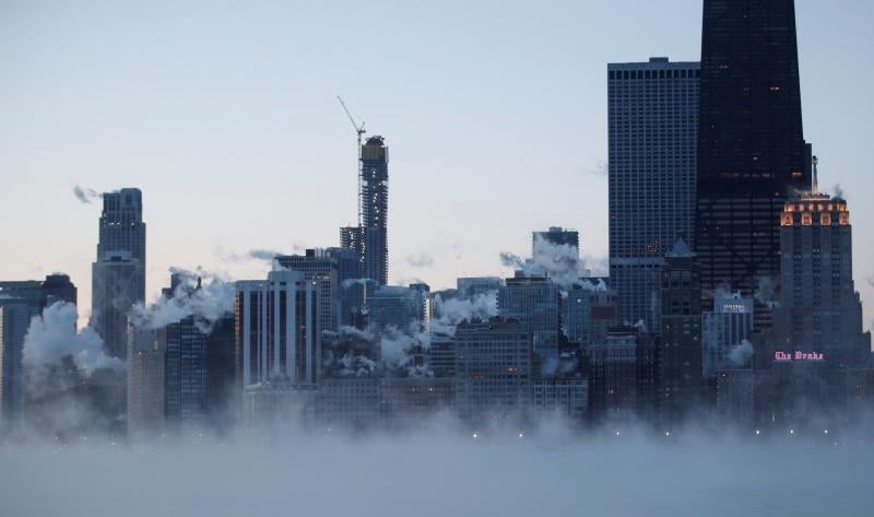 Las temperaturas extremas dejan ocho muertos en los estados de Illinois, Wisconsin, Iowa y Nebraska, y varios casos de congelamiento. En algunos casos han desplomado los termómetros hasta los 40 grados bajo cero, por lo que las autoridades han instado a la ciudadanía a extremar la precaución.