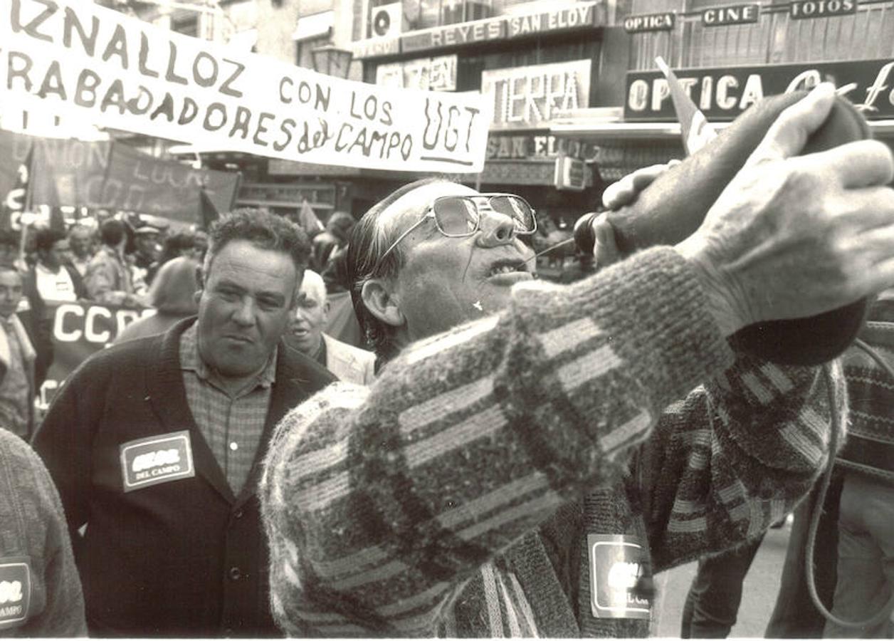 Jornaleros de Iznalloz, durante la manifestación de varios pueblos de la provincia por las calles de Granada para pedir la reforma del PER.
