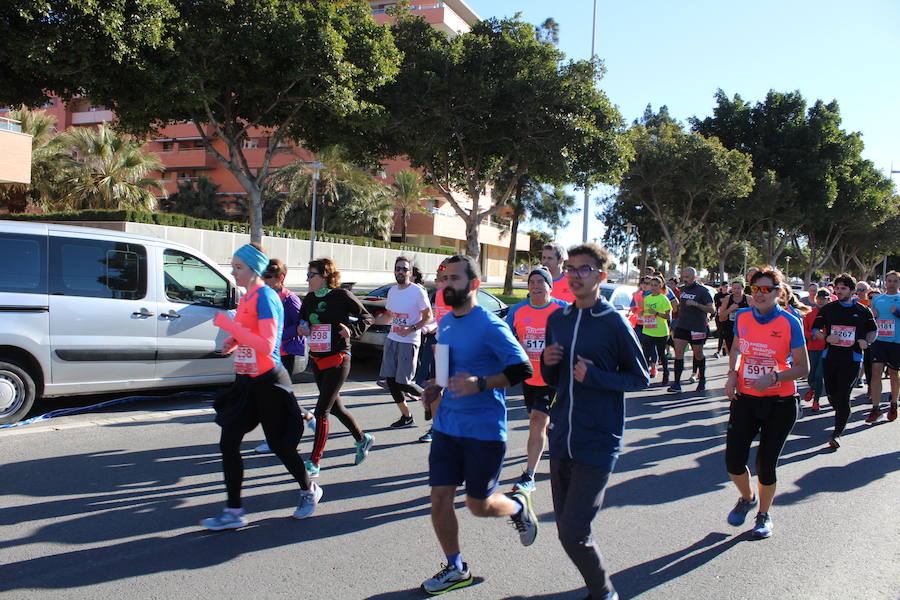 Alrededor de 4.700 corredores han tomado la salida en una mañana muy fría