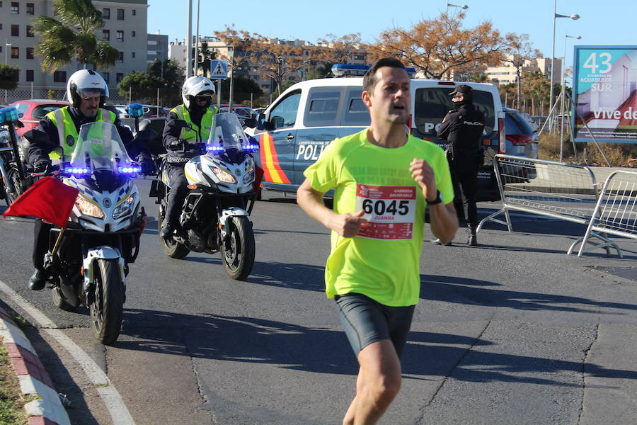 Alrededor de 4.700 corredores han tomado la salida en una mañana muy fría