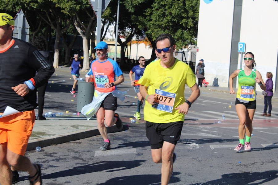 Alrededor de 4.700 corredores han tomado la salida en una mañana muy fría