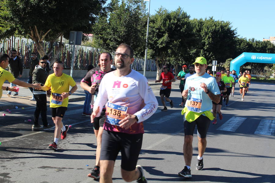 Alrededor de 4.700 corredores han tomado la salida en una mañana muy fría