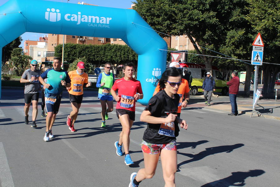 Alrededor de 4.700 corredores han tomado la salida en una mañana muy fría