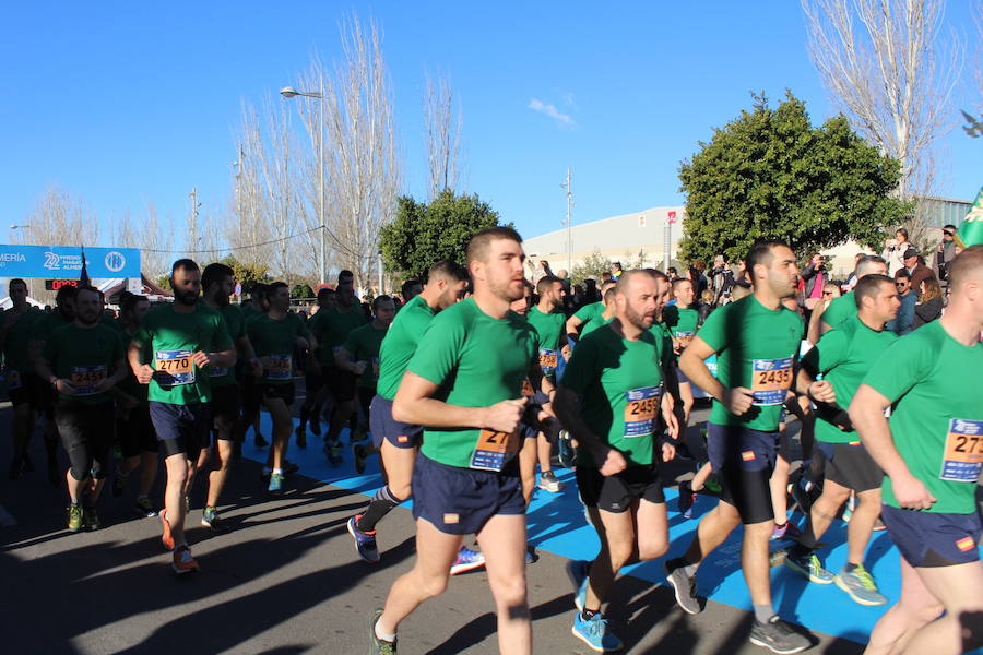 Alrededor de 4.700 corredores han tomado la salida en una mañana muy fría