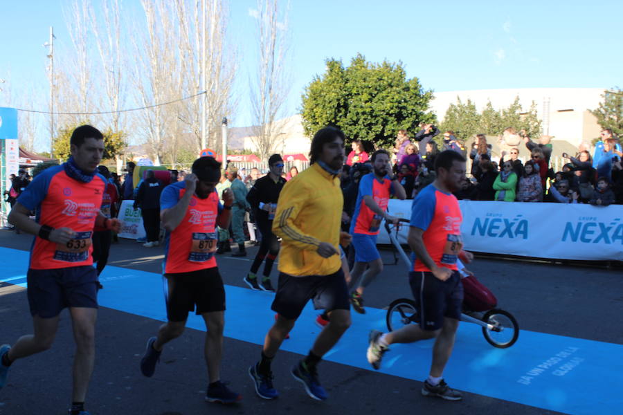 Alrededor de 4.700 corredores han tomado la salida en una mañana muy fría