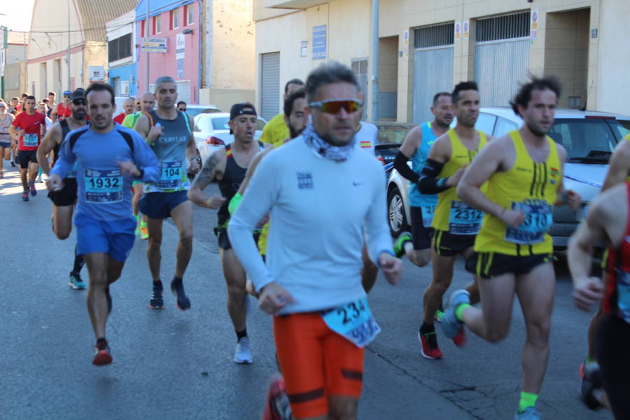 Alrededor de 4.700 corredores han tomado la salida en una mañana muy fría