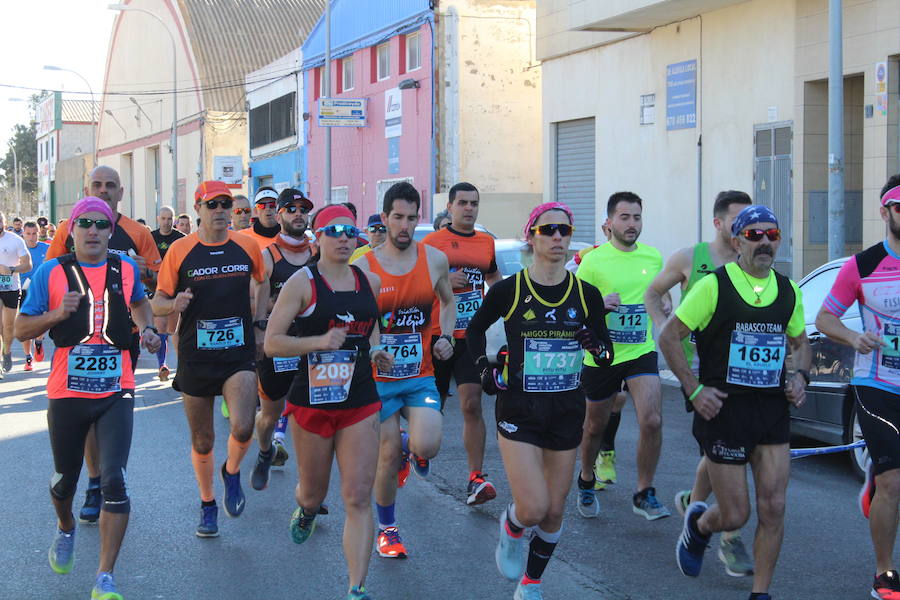 Alrededor de 4.700 corredores han tomado la salida en una mañana muy fría