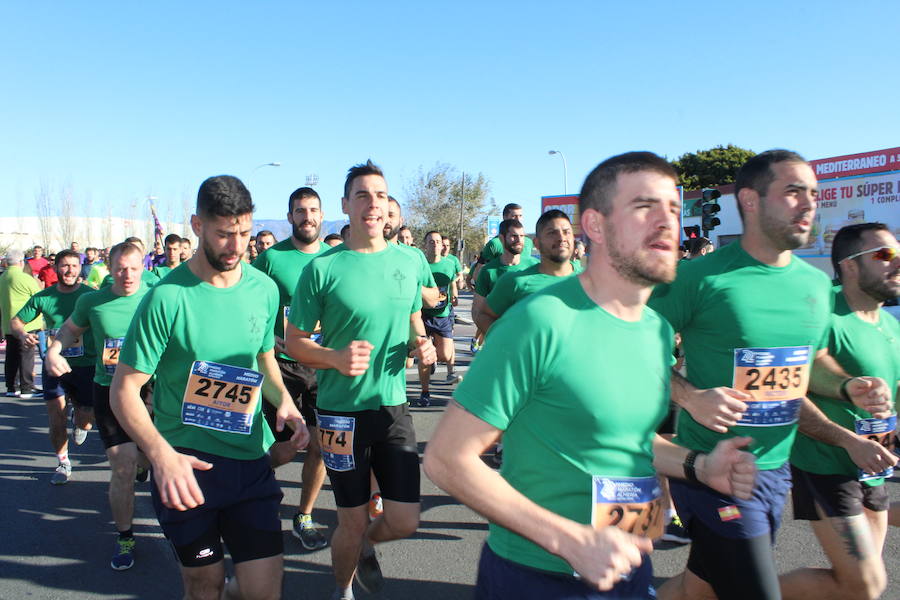 Alrededor de 4.700 corredores han tomado la salida en una mañana muy fría