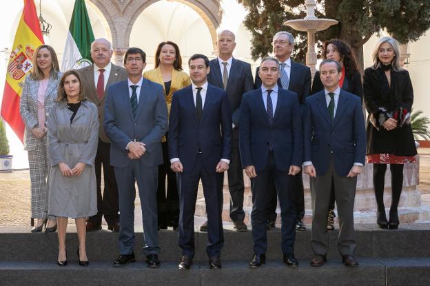 El Consejo de Gobierno en la foto oficial de su primera reunión, en Antequera el sábado 26 de enero. 